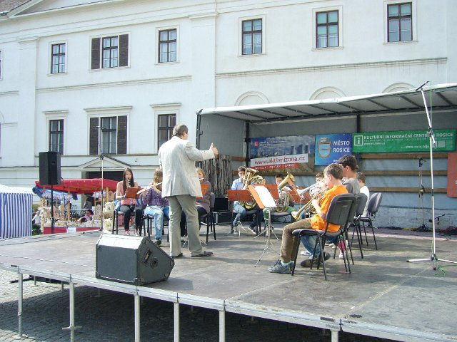 Vystoupení dechového souboru na česnekových slavnostech v Rosicích 20.9.2014