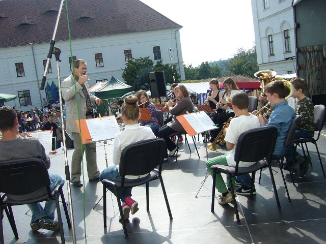 Vystoupení dechového souboru na česnekových slavnostech v Rosicích 20.9.2014