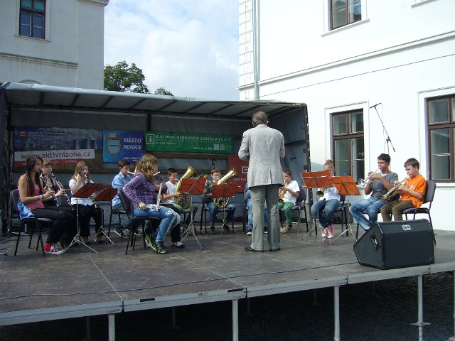 Vystoupení dechového souboru na česnekových slavnostech v Rosicích 20.9.2014