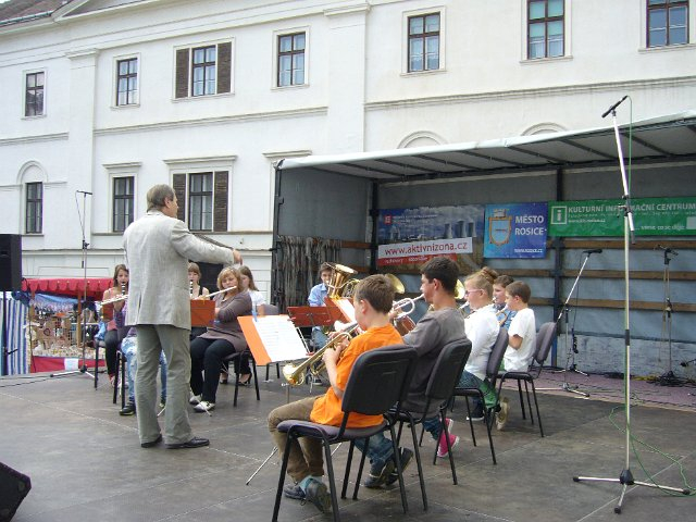 Vystoupení dechového souboru na česnekových slavnostech v Rosicích 20.9.2014