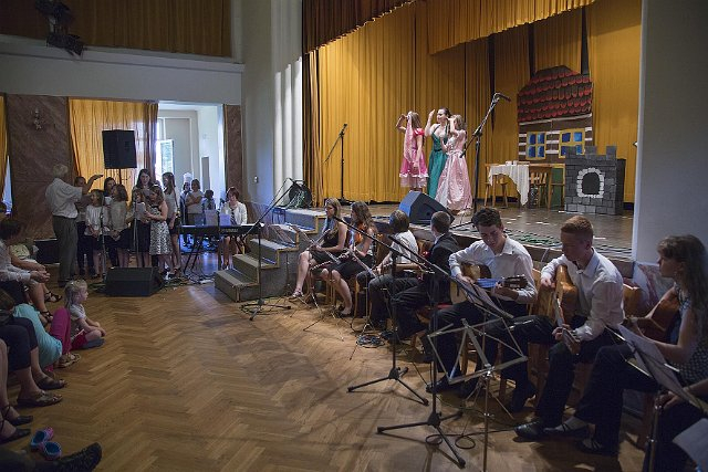 Závěrečný žákovský koncert v sále Dělnického domu Zastávka 4.6.2015