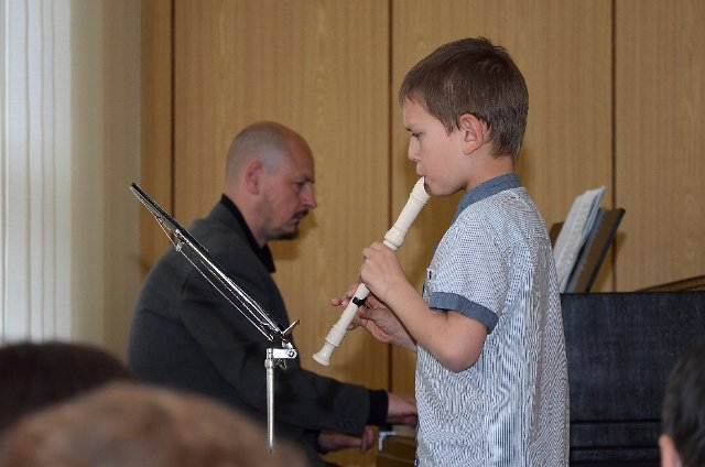 Žákovský koncert v sále ZUŠ Zastávka 10.4.2014